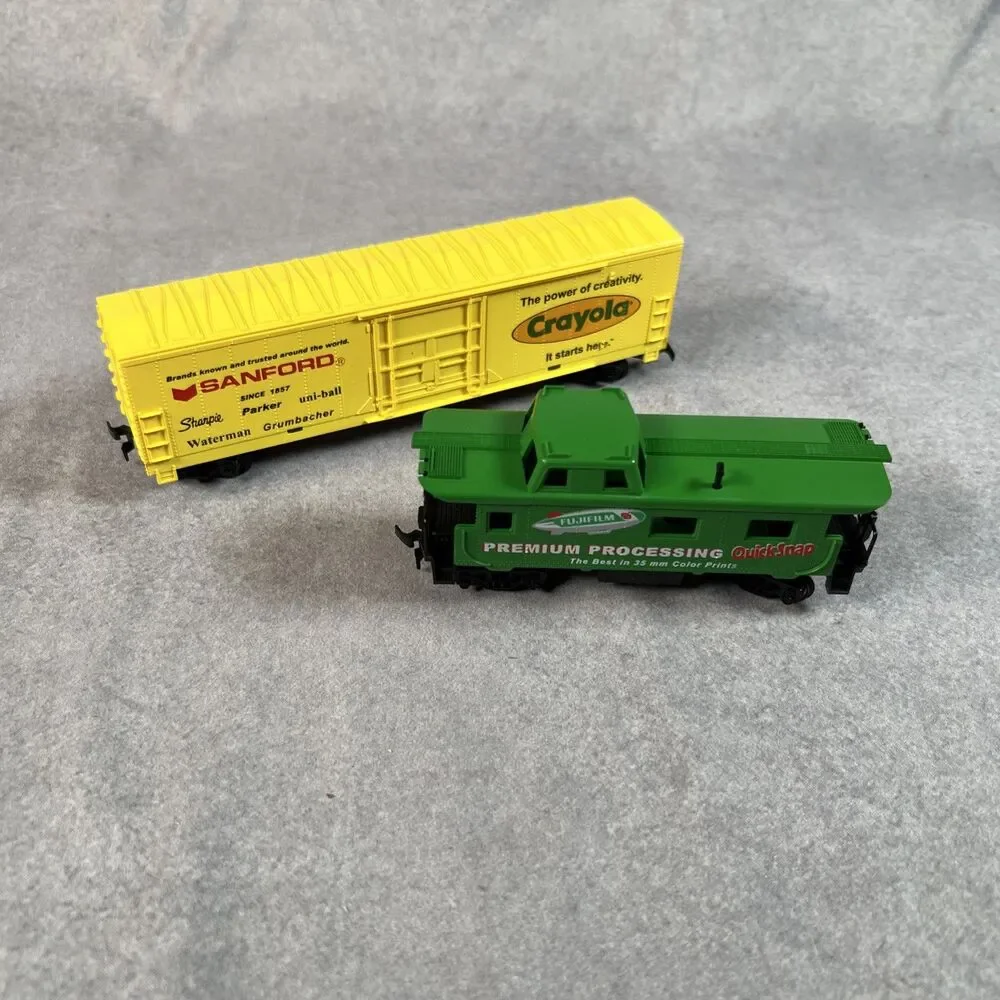 ihc ho scale freight car & Caboose Crayola, Fujifilm